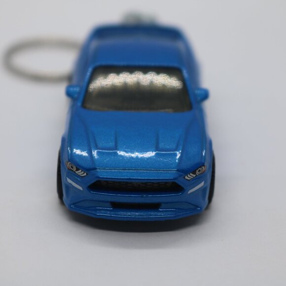Matchbox blue Mustang 1:64 scale keychain - Picture 3 of 5